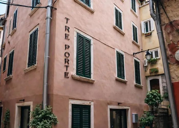 Tre Porte & Bar Hotel 4*